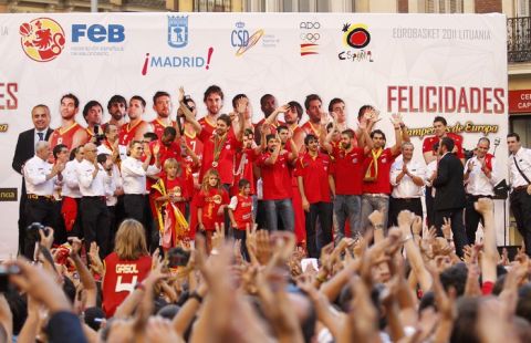 CELEBRACION DE LA SELECCION ESPAÑOLA DE BALONCESTO CAMPEONA DE EUROPA EN LA PLAZA DE CALLAO